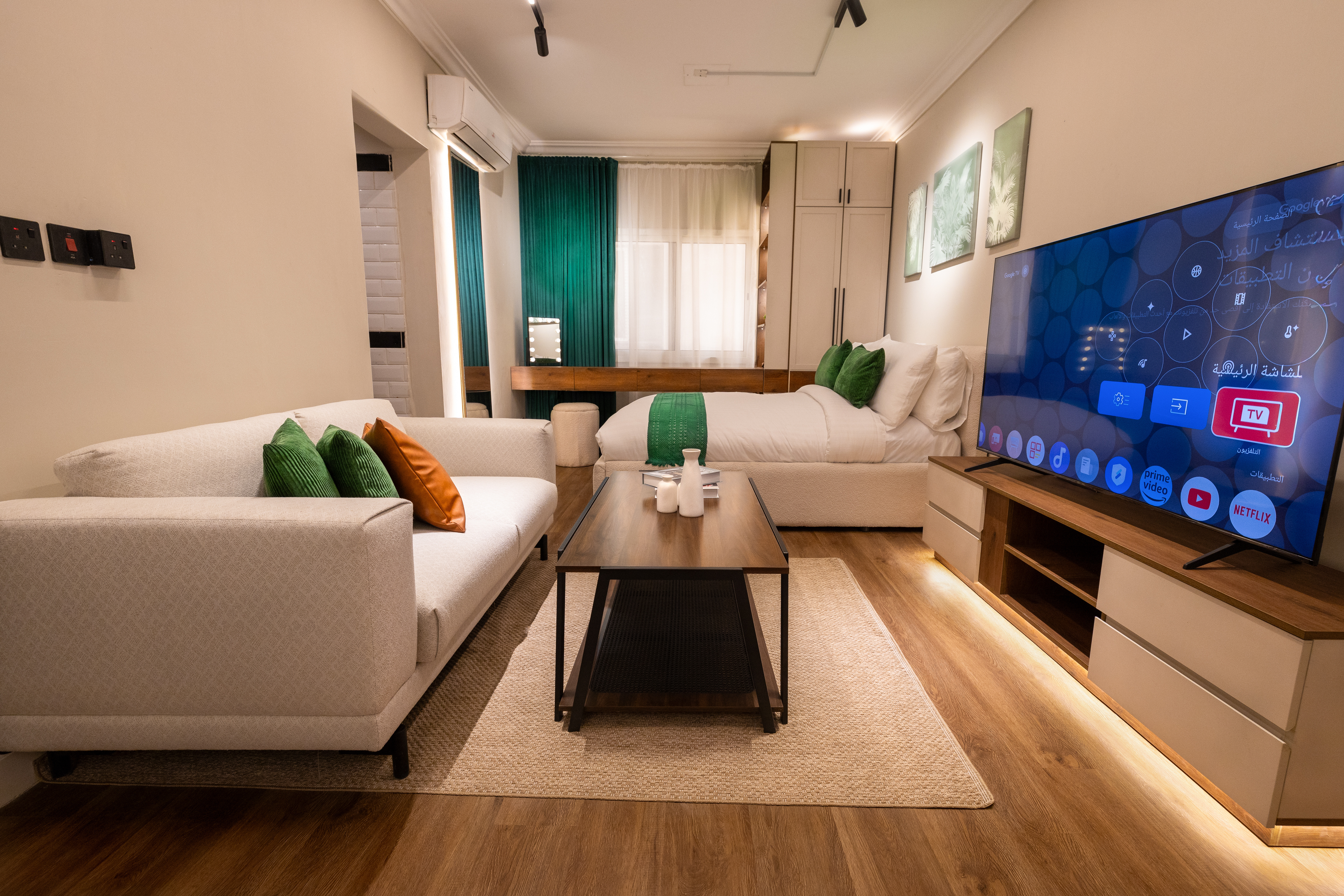 استوديو الملقا | شاشه 65 | تنظيف يومي | دخول ذاتي