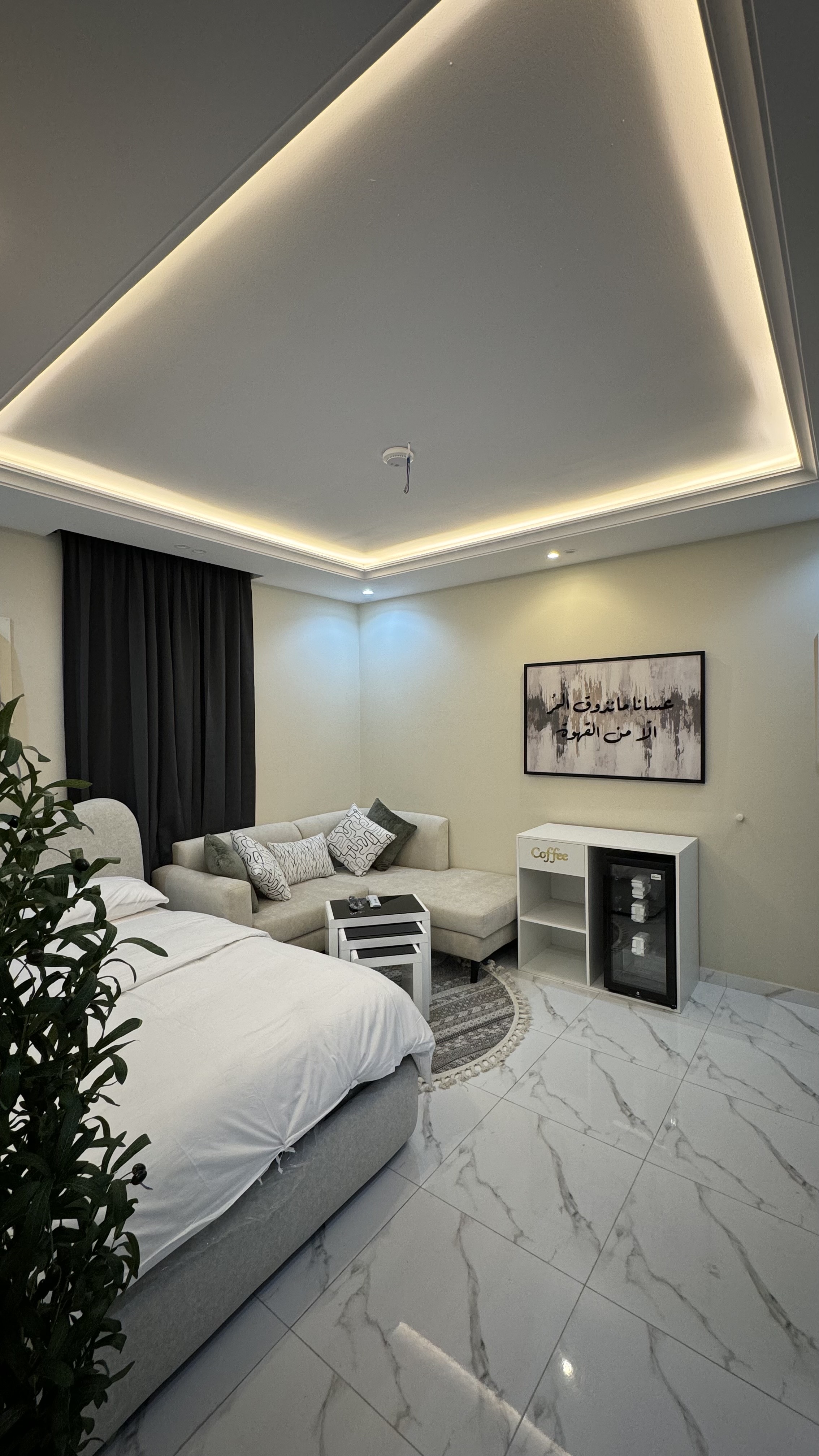 استديو بسرير ماستر وجلسه جانبيه