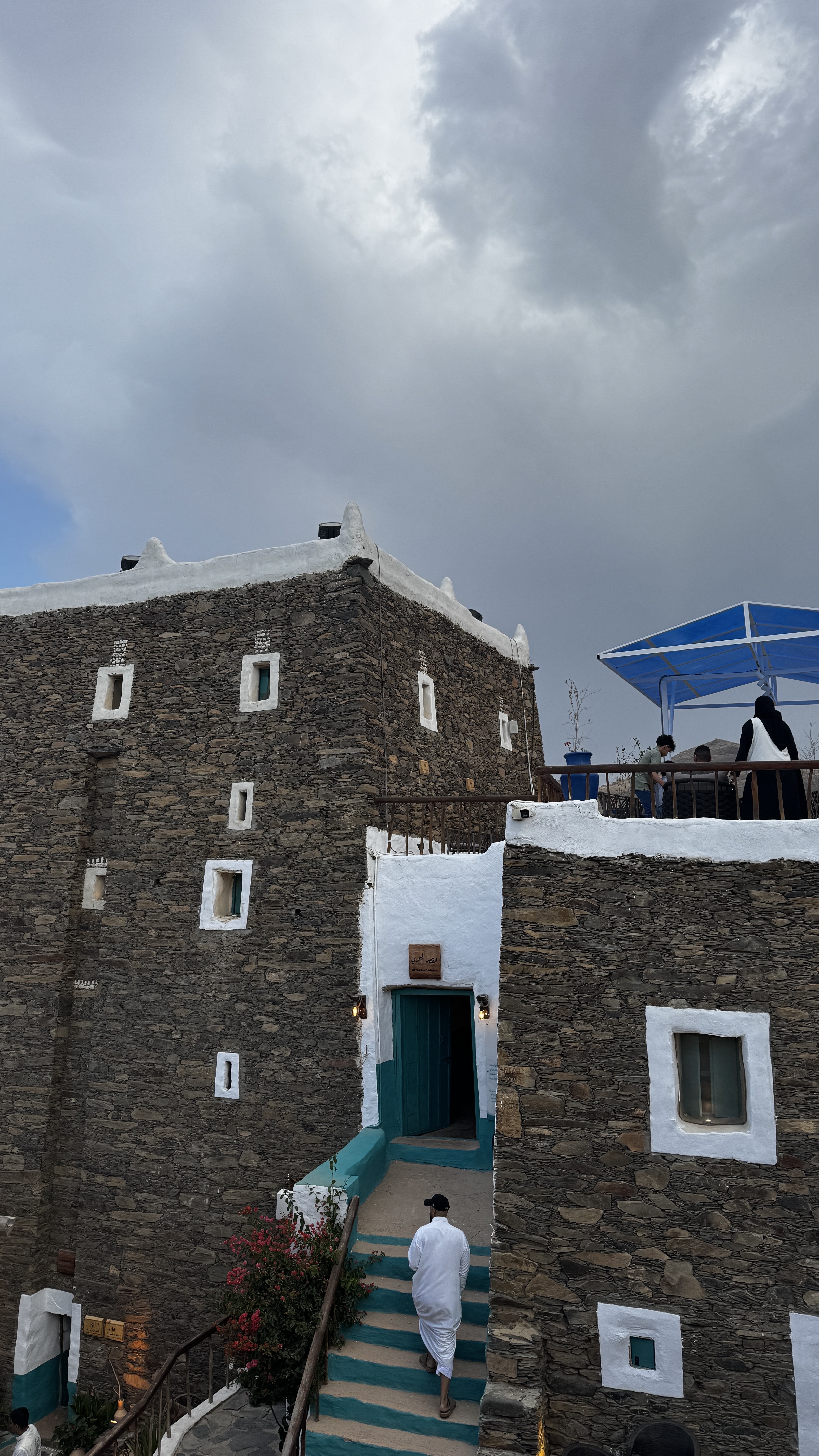 مرشد سياحيabha tours