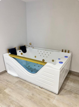 غرفه كوين مع اطلاله على الحديقه
