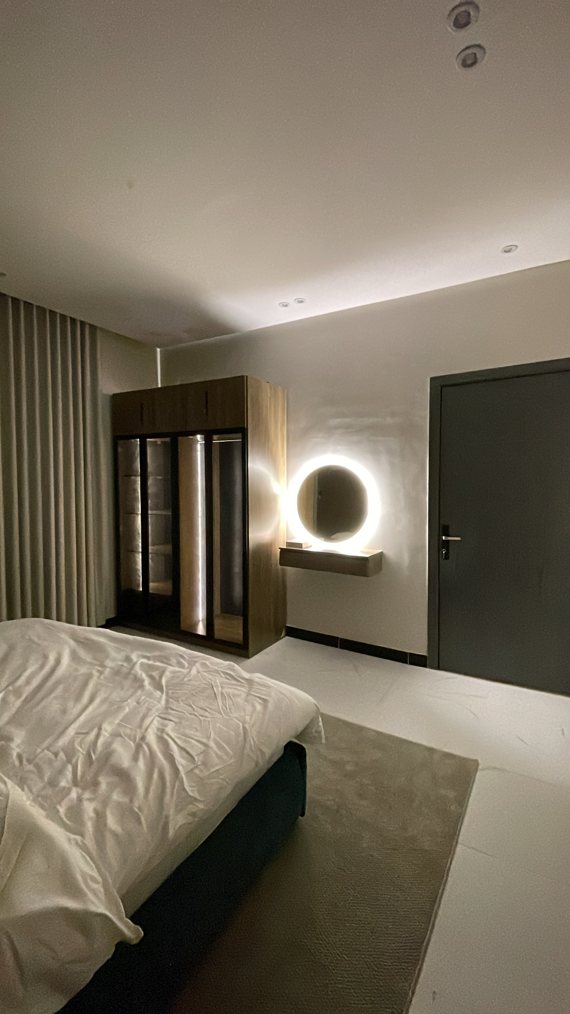 1BR apartment with livng room